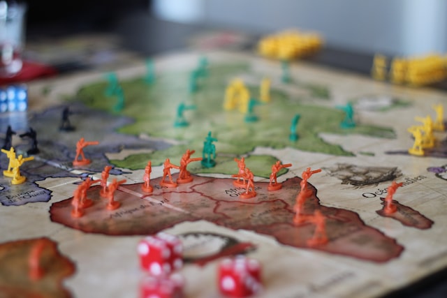 Playing "Risk Game": Insight Lessons for Risk Management