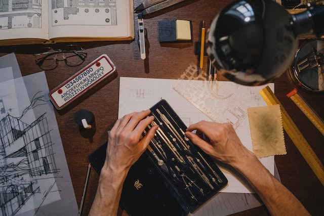 Geometry Set: Description and Uses of Essential Tools – Moonpreneur